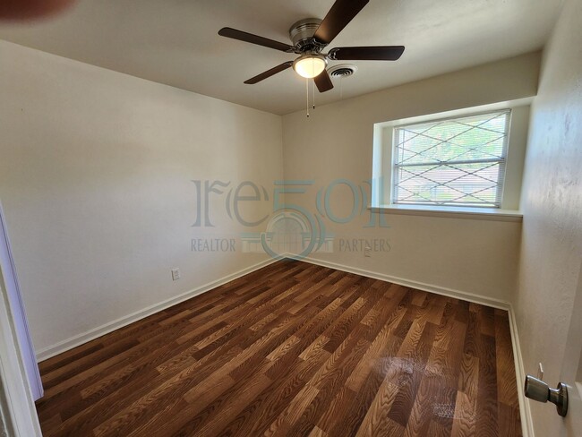 Building Photo - 29 Brookview Dr