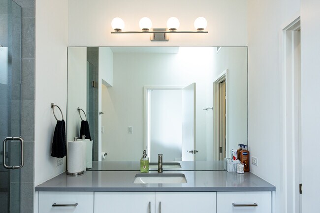 Building Photo - 507 S Park Dr