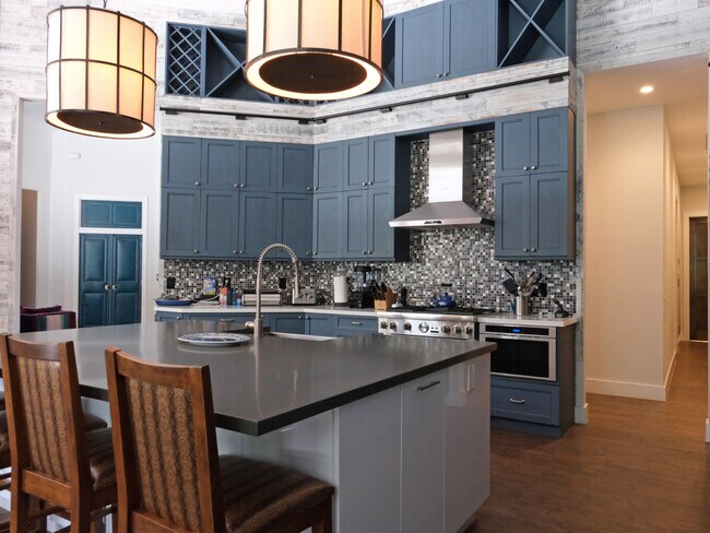 Building Photo - 12465 World Cup Ln