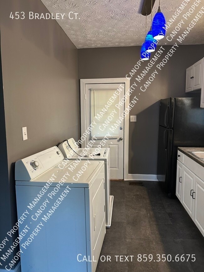 Building Photo - 453 Bradley Ct