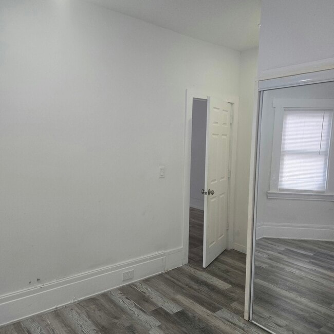 Building Photo - 1443 W 85th St