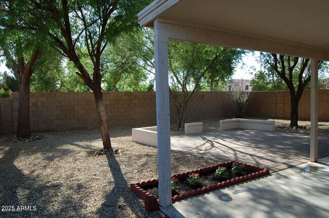 Building Photo - 2346 S Navajo Way