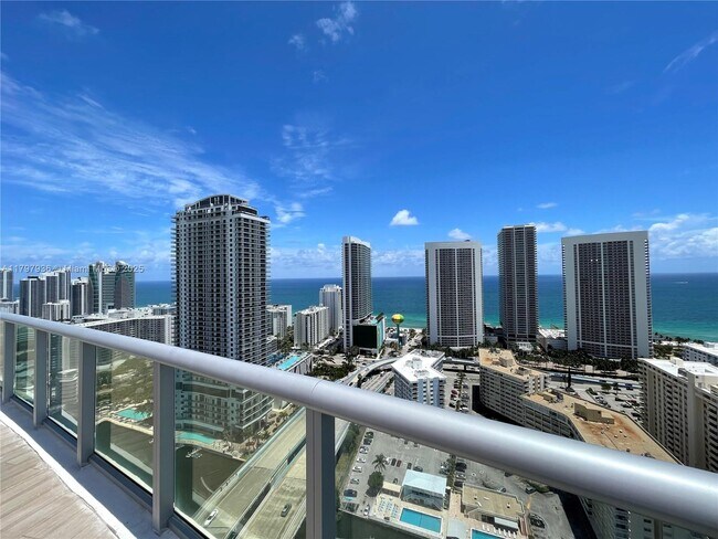 Building Photo - 2600 E Hallandale Beach Blvd