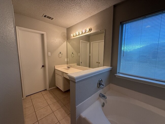 Building Photo - 7033 Snowy Owl St