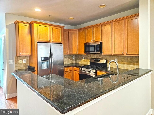 Building Photo - 12 S Regester St