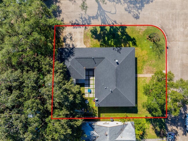 Building Photo - 4402 Fallbrook Dr