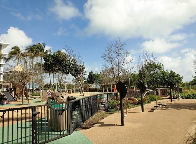 Building Photo - 6424 Collins Ave