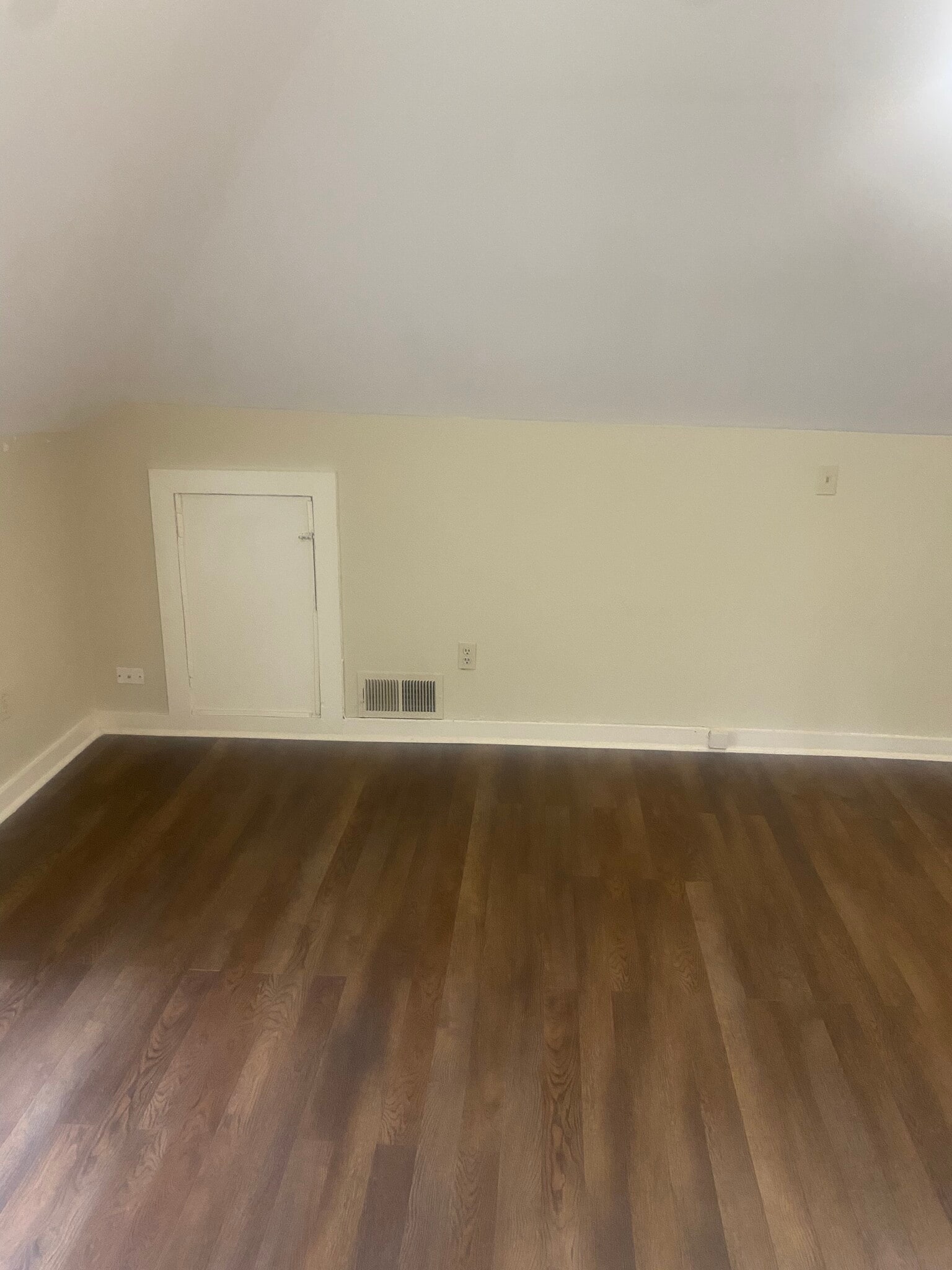 Building Photo - 2098 Court Ave