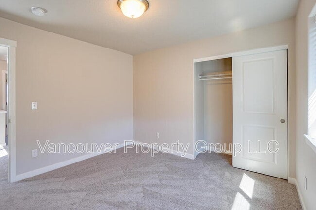 Building Photo - 6125 NE 105th Ave