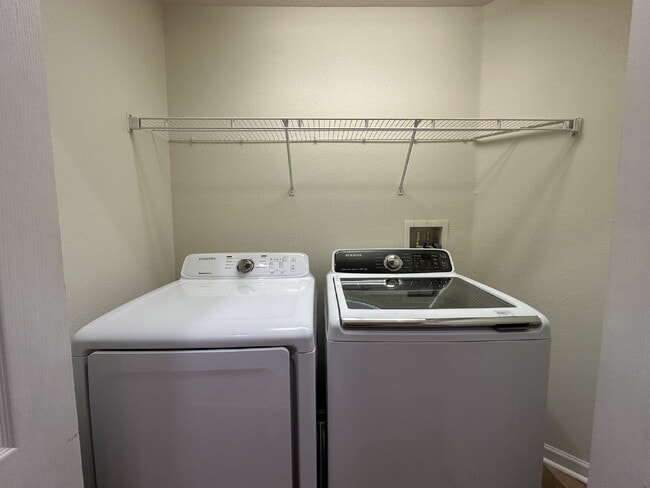 Building Photo - "Spacious 3-Bed Townhouse with 2.5 Baths in Beautiful Bradenton!"