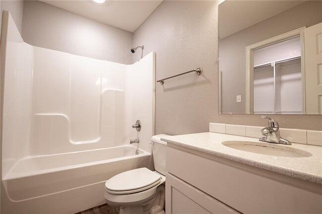 Building Photo - **MOVE IN SPECIAL $300 off first month rent**Charming 3-Bed and 3 full bath Home