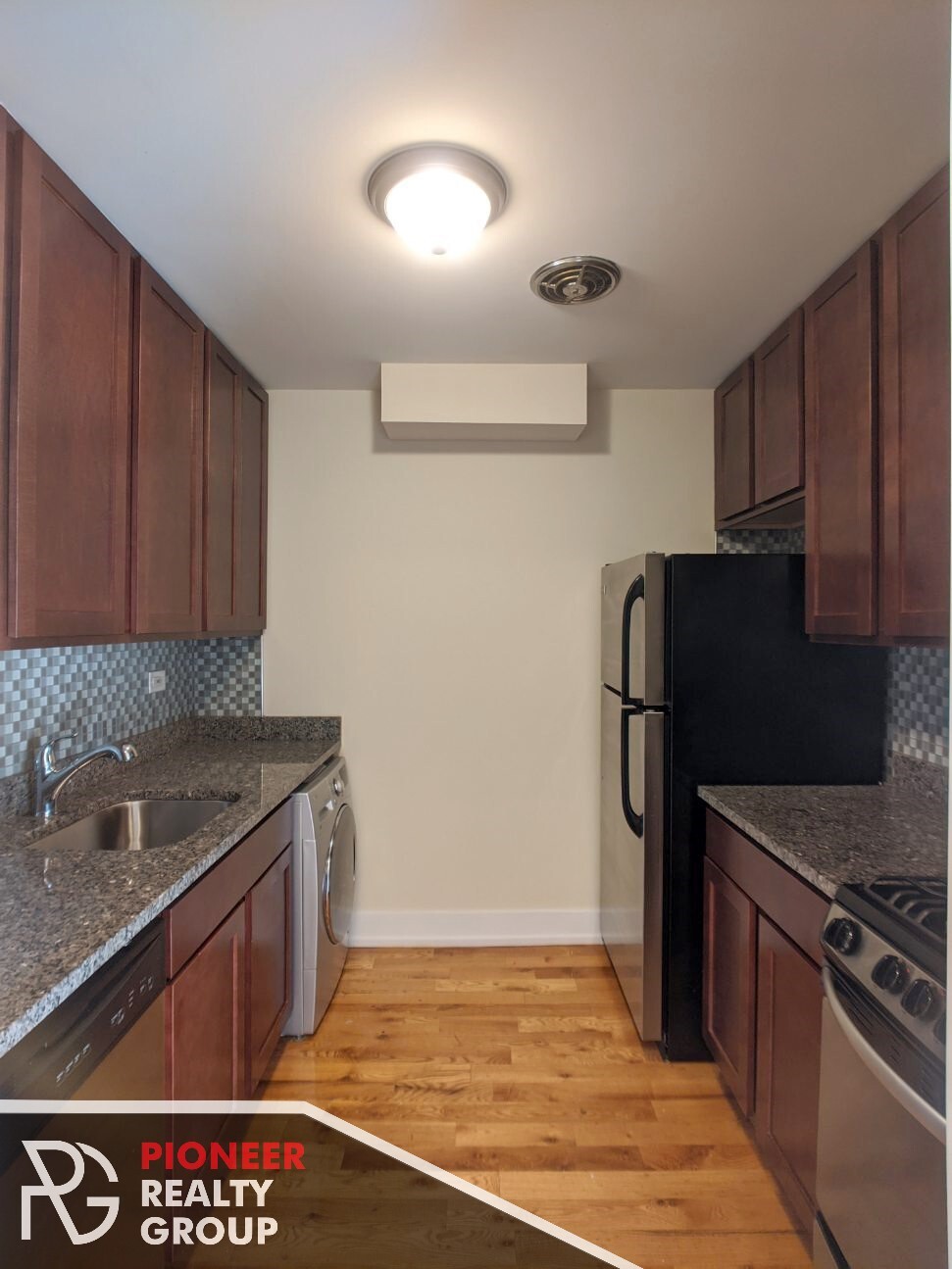 Building Photo - 557 W Arlington Pl
