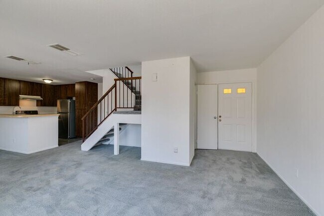 Building Photo - Double Primary Townhome with Spacious Backyard in 89115!