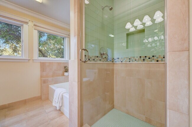 Building Photo - 140 Emerald Estates Ct