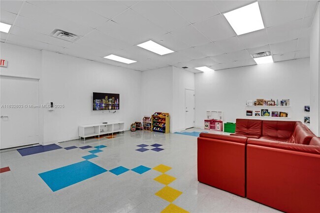 Building Photo - 16485 Collins Ave