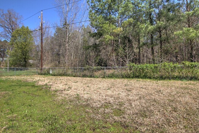 Building Photo - 2530 Glenbrook Dr