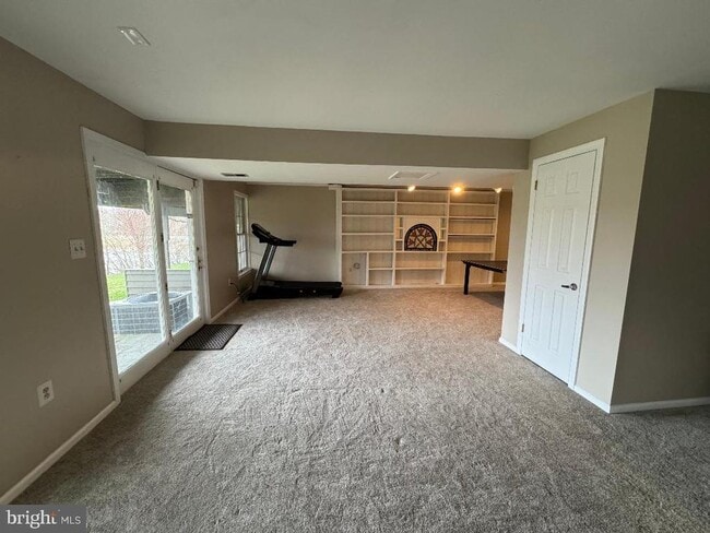 Building Photo - 18 E Countryside Dr