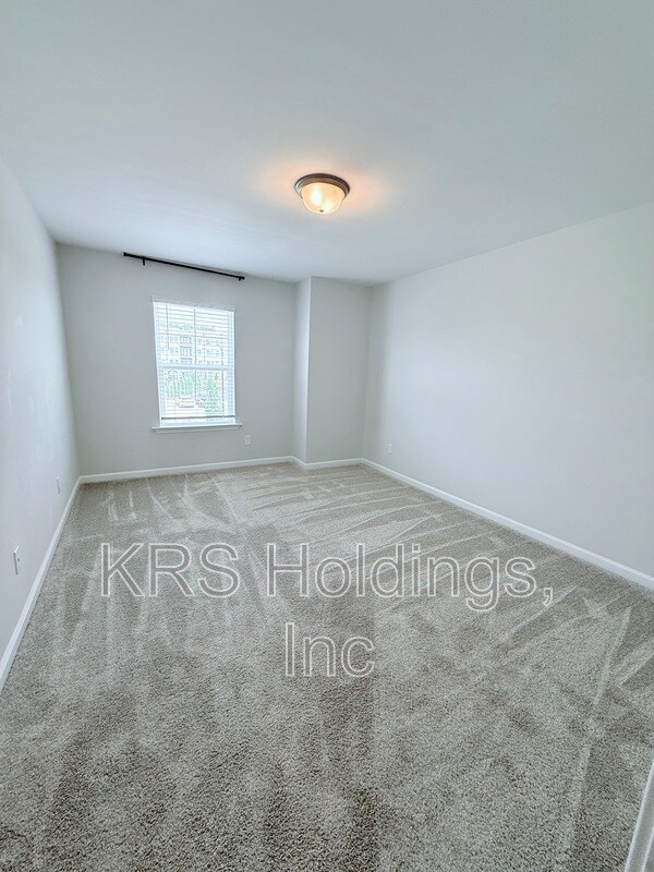 Building Photo - 820 Silo Pk Dr