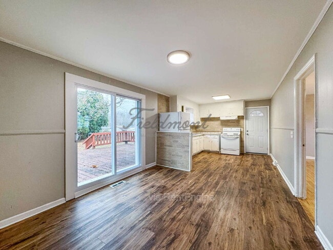 Building Photo - 111 S Buckhorn Rd