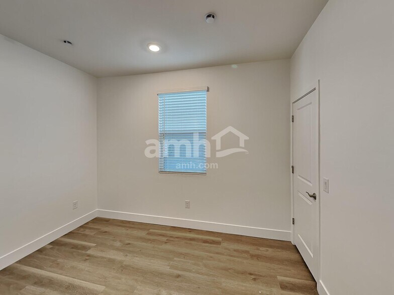 Building Photo - 9623 E Harkes Dr