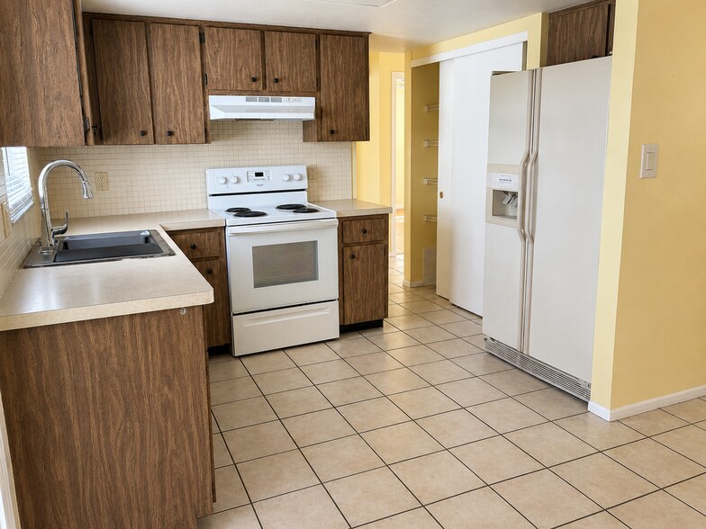 Building Photo - 8247 Saybrook Dr