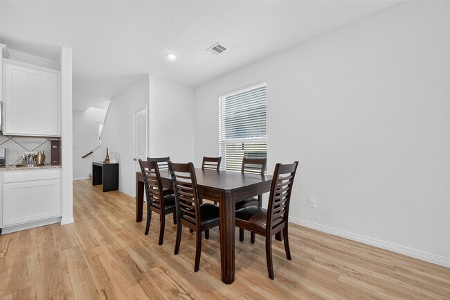 Building Photo - 21624 Elmheart Dr