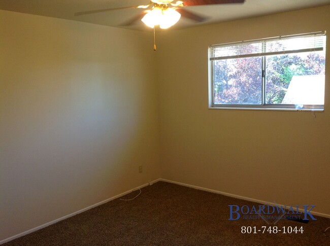 Building Photo - Exceptional Pet Friendly 5 Bedroom Home in...