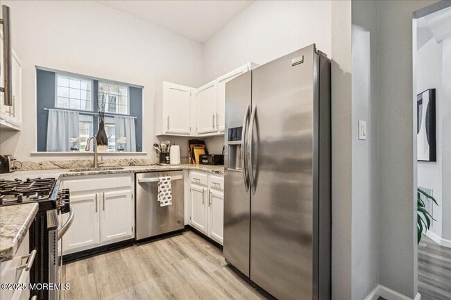 Building Photo - 292 Daisy Dr