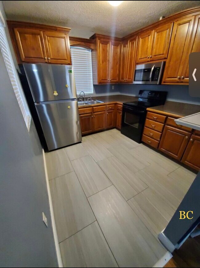 Building Photo - 6514 E 17th St