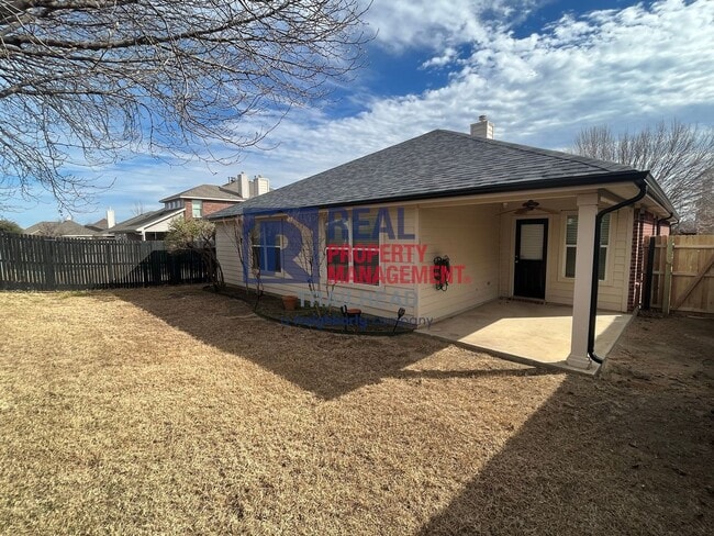 Building Photo - Spacious Single Story Home in a Great Location!