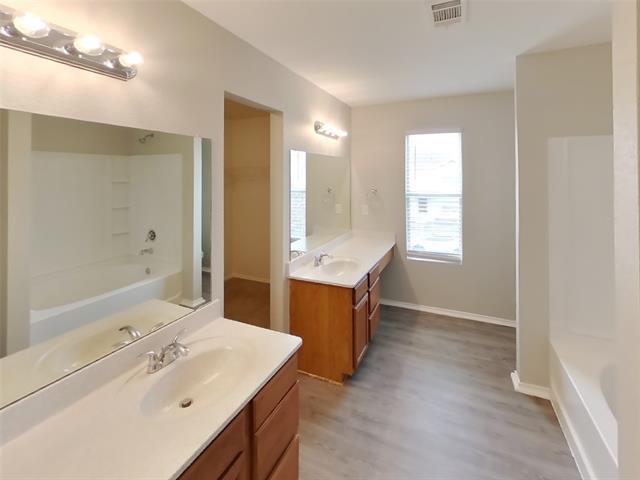 Building Photo - 1601 Vineridge Ln