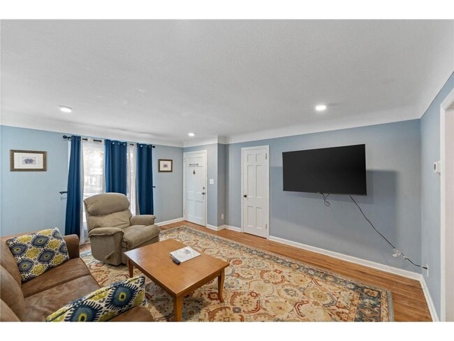 Building Photo - 4042 Lake Rd Ave