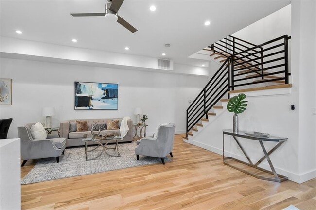 Building Photo - 147 Hutchinson St NE