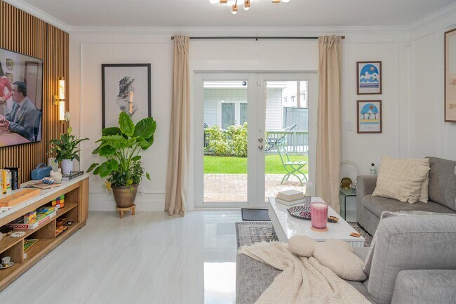Building Photo - Northeast 15th Avenue, Fort Lauderdale, FL 33305 - 2 BR 1.5 BA townhouse