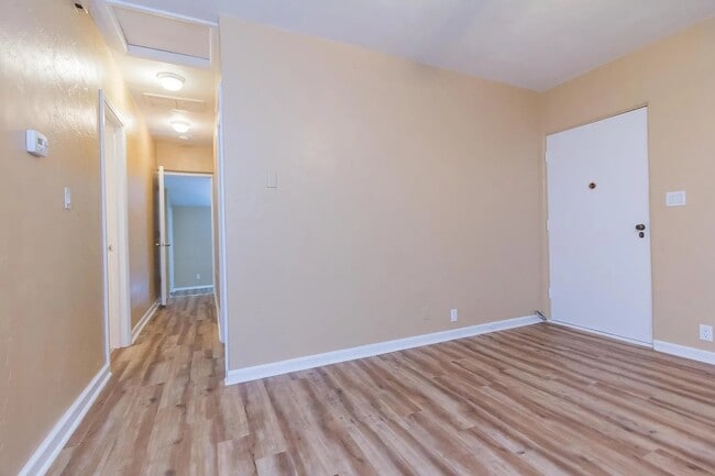 Building Photo - 412 W Leroux St