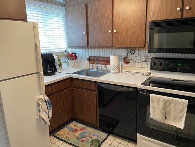 Building Photo - 35 Wharf Path