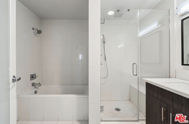 Building Photo - 825 East 4th St