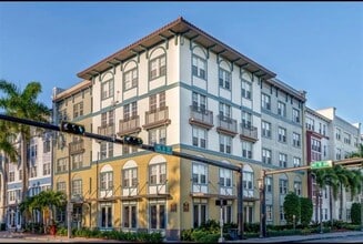 Building Photo - 533 NE 3rd Ave