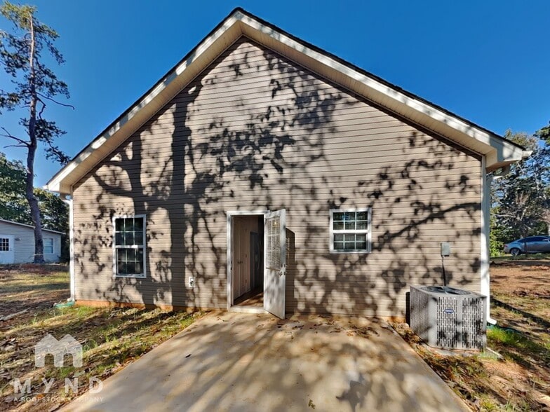 Building Photo - 203 S Skyland Dr