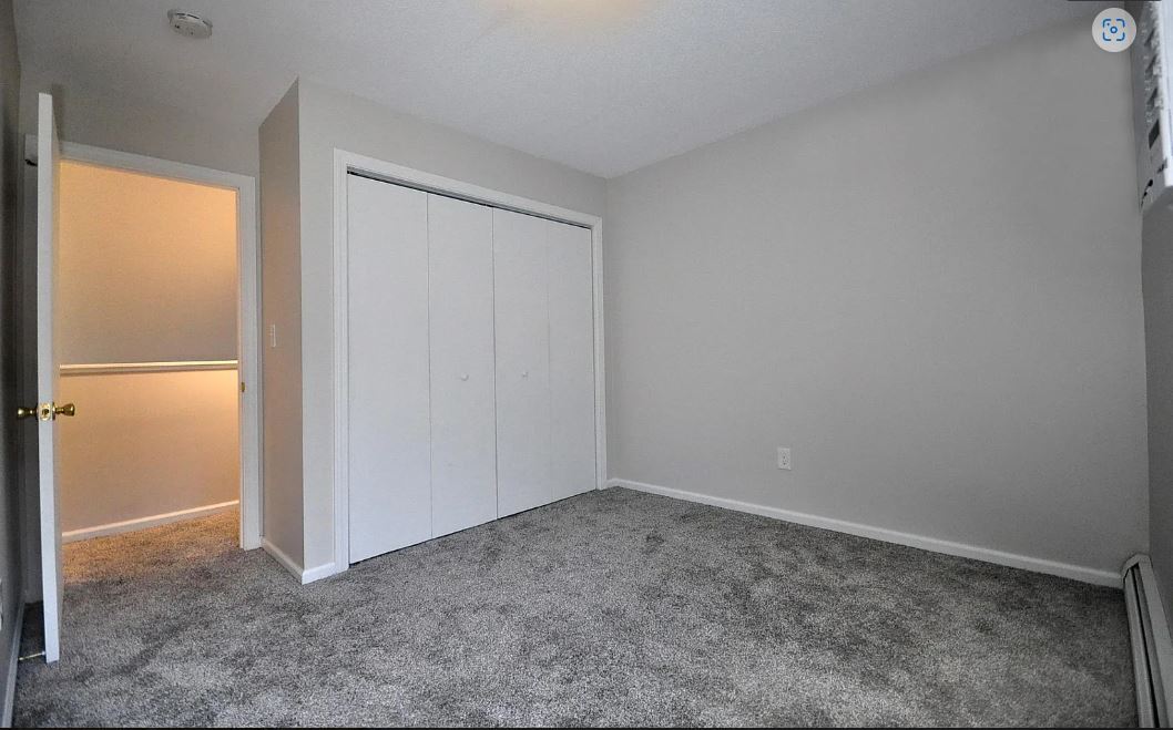 Building Photo - 1700 Farmington Ave