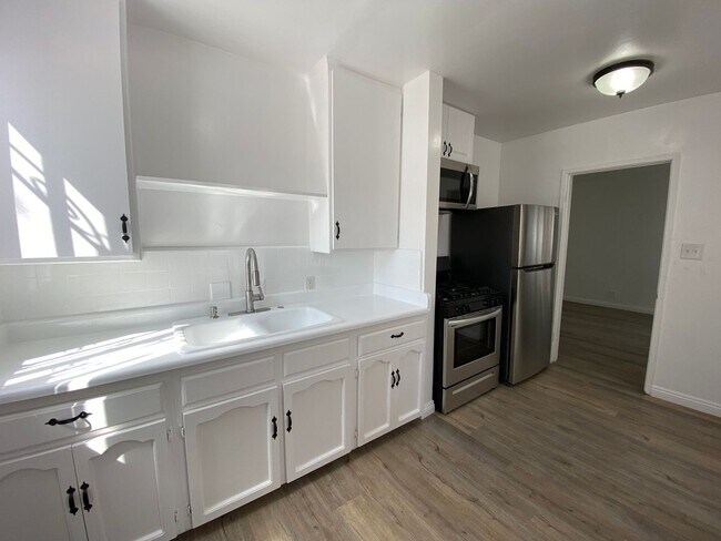 Building Photo - 4080-4084 Leimert Blvd (On sale)
