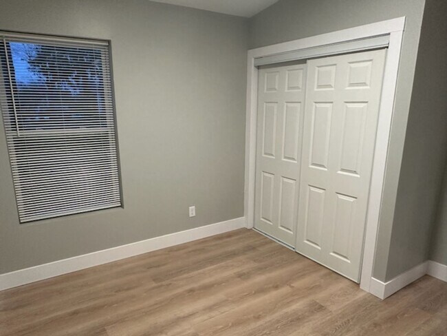 Building Photo - 37-39 Bartley