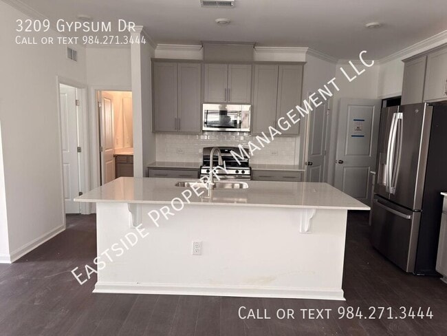 Building Photo - 3209 Gypsum Dr