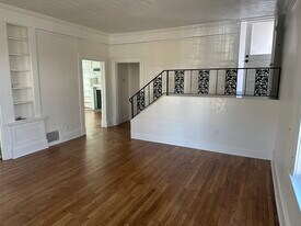 Building Photo - 1577 Eastmoreland Ave