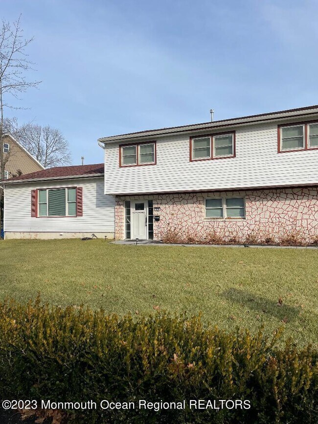 Primary Photo - 501 Monmouth Pl