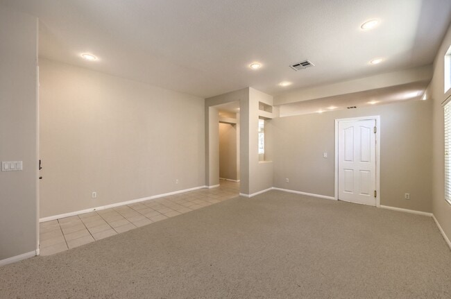 Building Photo - single story / 3 car garage / 3 bedrooms / 3 baths