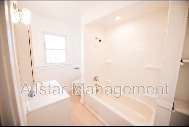 Building Photo - 284 Gordon Dr