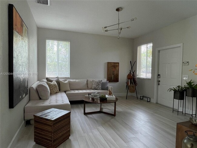 Building Photo - 485 Silver Palm Way