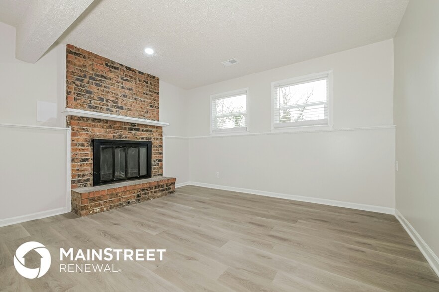 Building Photo - 838 E 125th Terrace