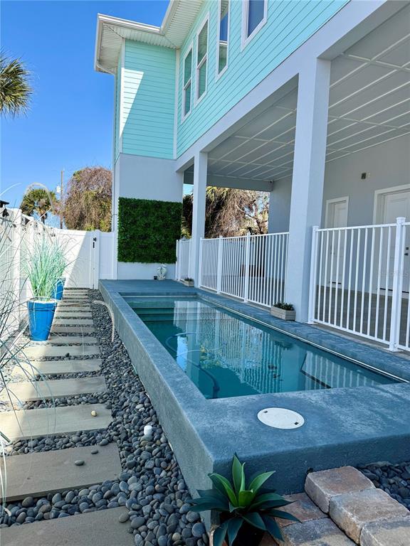 Building Photo - 304 N 7th St